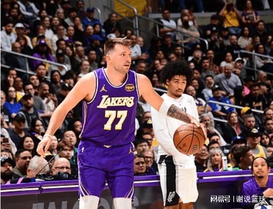 湖人队友有多差？两数据全靠东契奇支撑，替补加起来不如对手一将