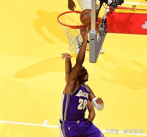 开云在线-湖人打雄鹿仍被看好，先发四号位即将回归，6+2前锋无缘战老东家