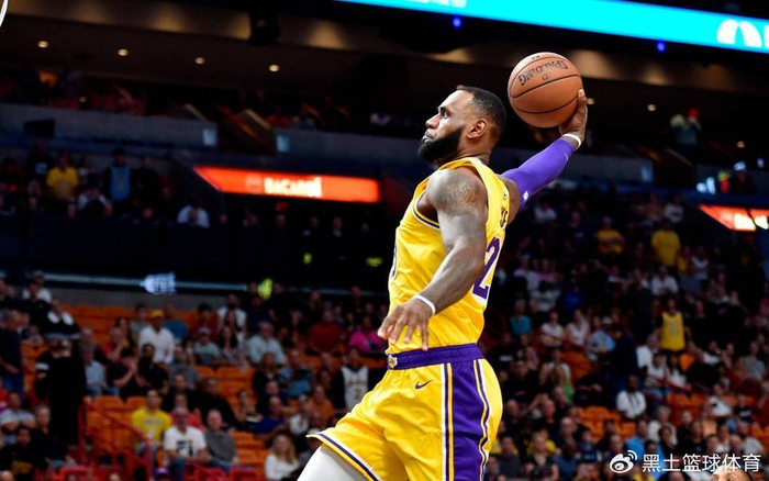 40岁詹姆斯，40岁贾巴尔，40岁乔丹，差距一目了然！|洛杉矶湖人队|明尼苏达森林狼队|华盛顿奇才队|迈克尔·乔丹|篮板_新浪体育_新浪新闻