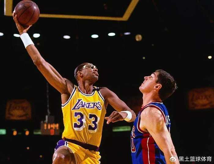 40岁詹姆斯，40岁贾巴尔，40岁乔丹，差距一目了然！|洛杉矶湖人队|明尼苏达森林狼队|华盛顿奇才队|迈克尔·乔丹|篮板_新浪体育_新浪新闻