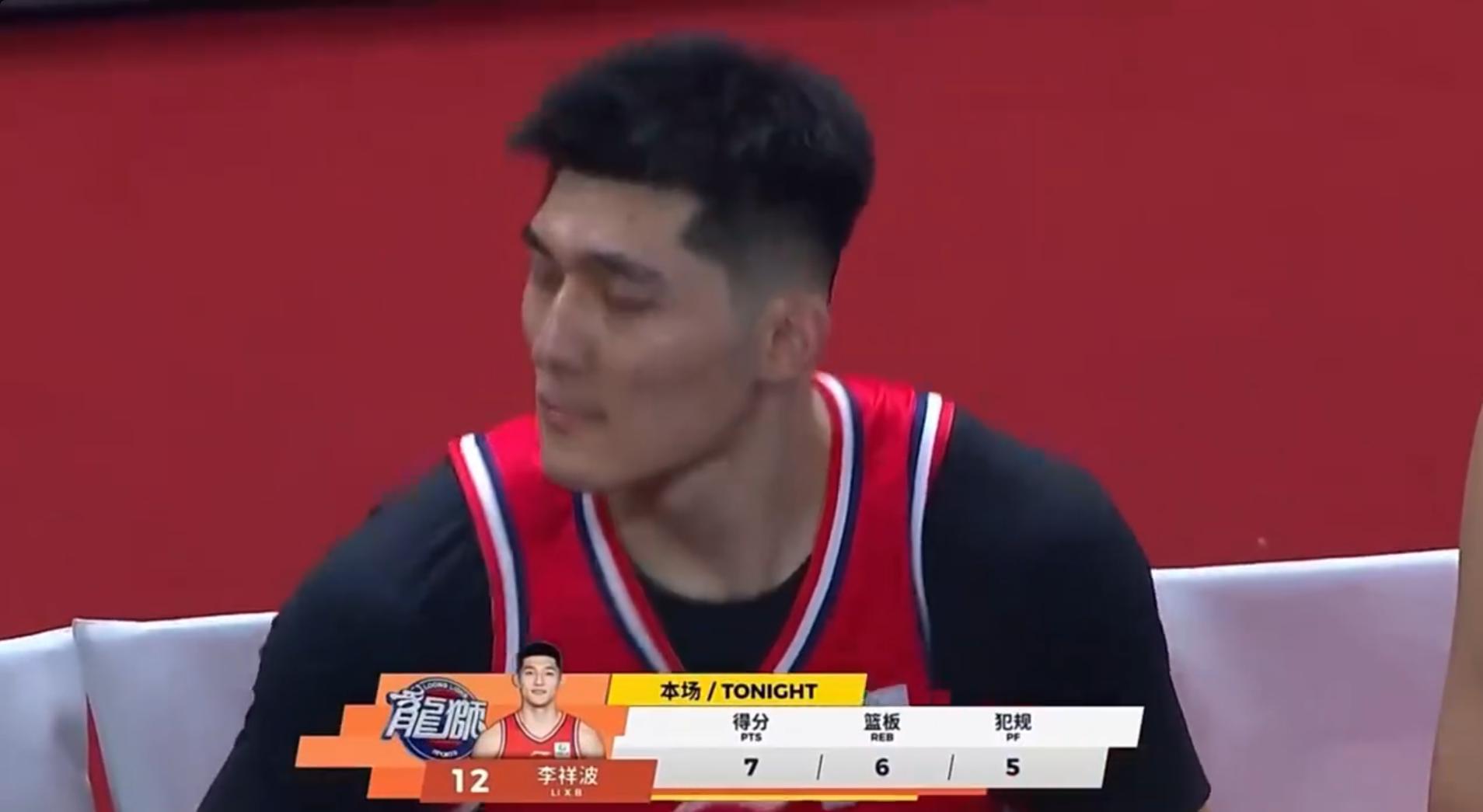 开云娱乐-现役国手，把赖俊豪推向广告牌，扭伤颈部，球迷：人品球技都不行