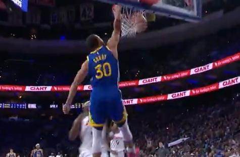 开云在线-库里六年唯一一扣为了他：这是我生涯的最后一扣