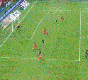 开云娱乐-36 岁 “老黄忠” 王燊超再战一年，“带刀侍卫”靠啥关键时刻总能进球？