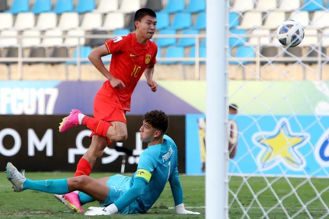 开云APP-中国U17小组垫底出局 防守短板明显王钰栋亮眼