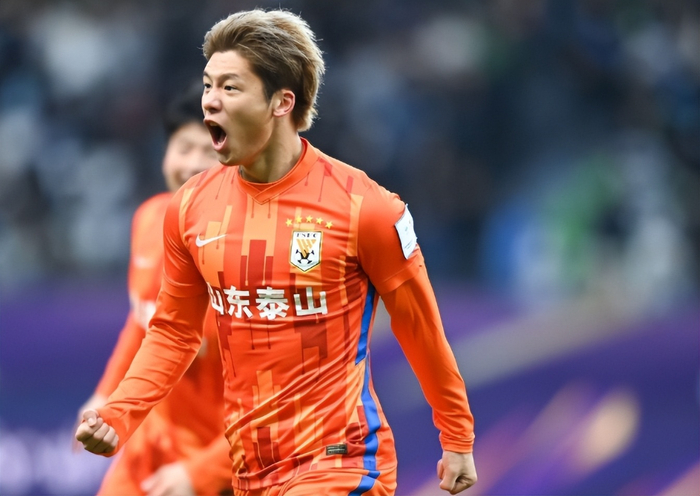 开云-他曾两次被球迷视为鲁能离队热门，如今却依然能留队，值得期待|陈蒲|中超|重庆|邵佳一|国足_新浪体育_新浪新闻