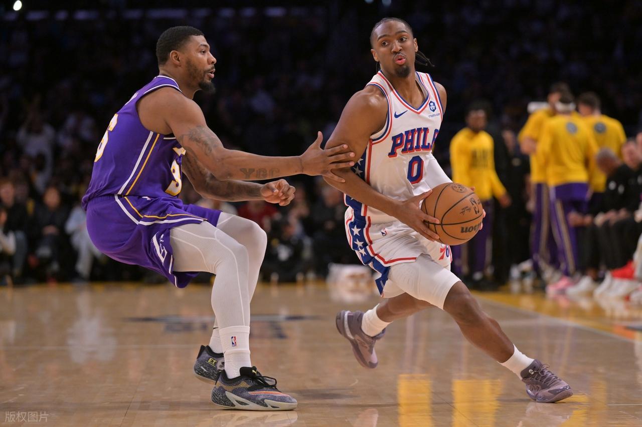 开云官网-不如退役！詹姆斯太抽象！东契奇受伤，里夫斯救主，恩比德35+7+7