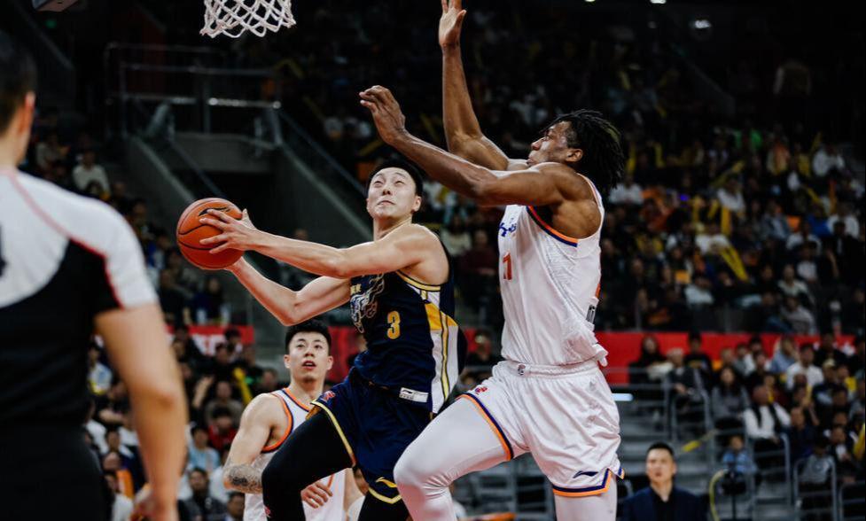 开云娱乐-辽宁打出神剧本，深圳爆冷跌出前四，一阶段仅2队有冠军相