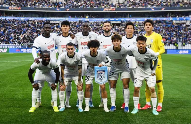 开云入口-辣眼！中超首轮10大“战犯”大连占4个！球迷：怎么混上主力的？